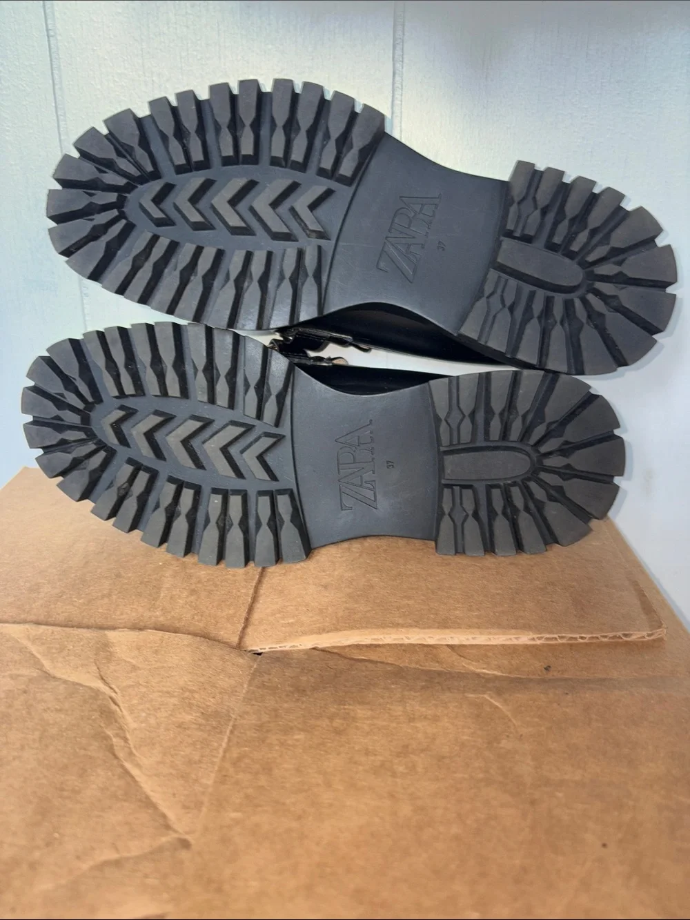 Zara Women’s Black Chunky Lug Sole Loafers size 37